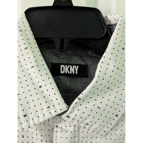 DKNY‎ Dotted Button Down Shirt Short Sleeve Modern Fit Casual Size M - Picture 2 of 8